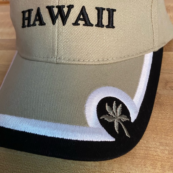 Preowned Like New Mens “Hawaii” Hat/Cap. Beige/ Black.Adjustable. - Picture 3 of 5